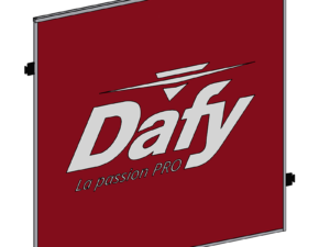 Dossier PLV « Logo DAFY sur fond rouge » – 117 x 1.8 x 112